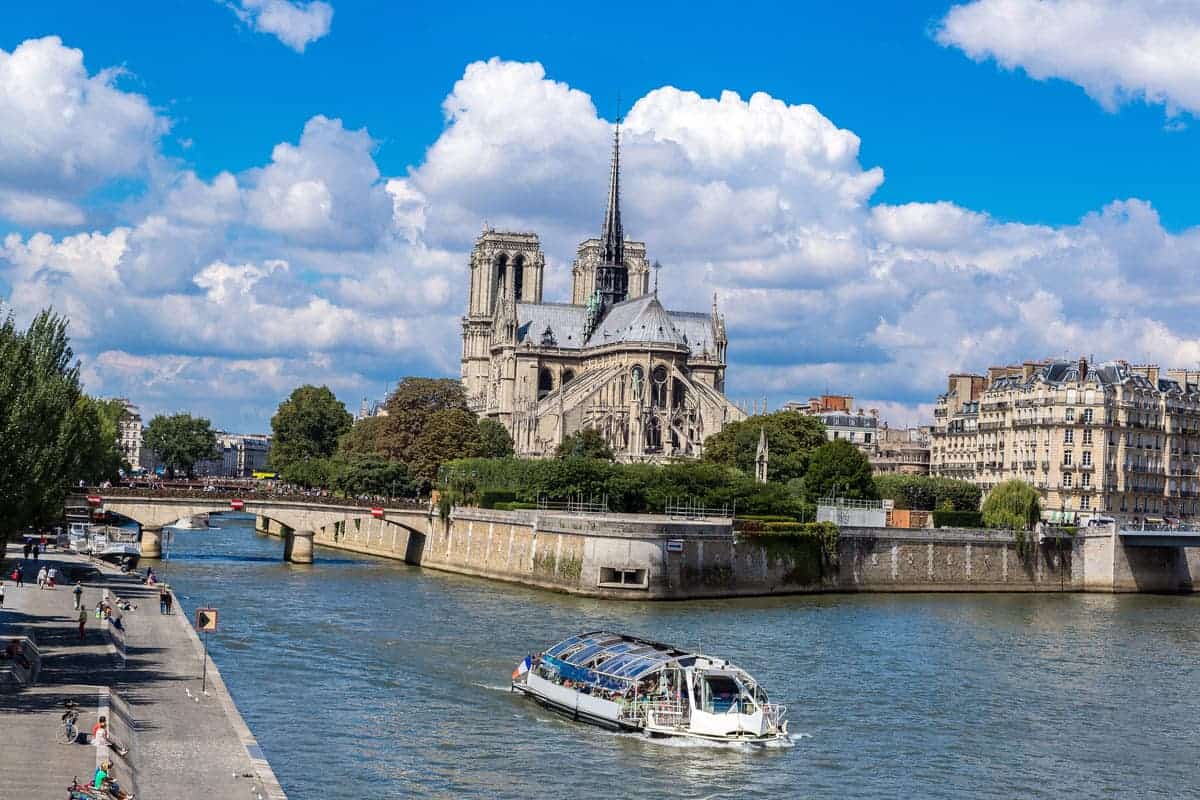 Seine and Notre Dame de Paris.