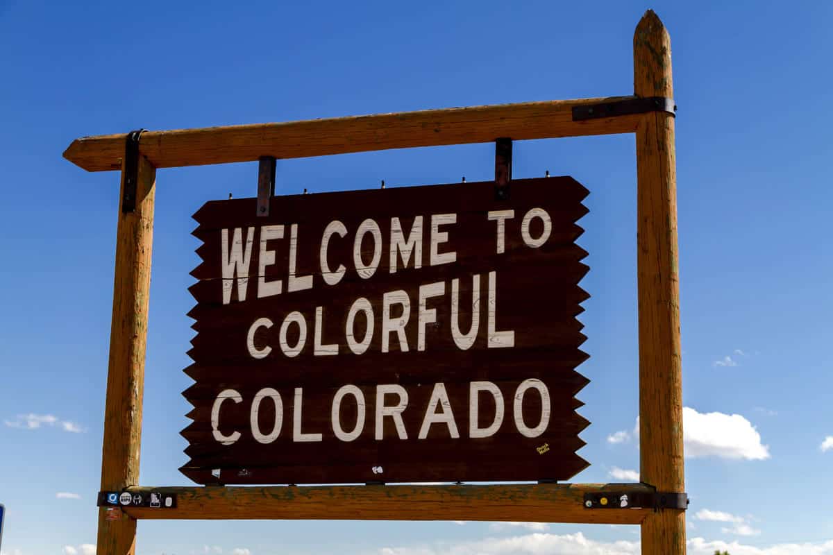 State border sign Colorado.